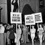 Non-blondes protesting against βGentlemen Prefer Blond" movie 26 1210
