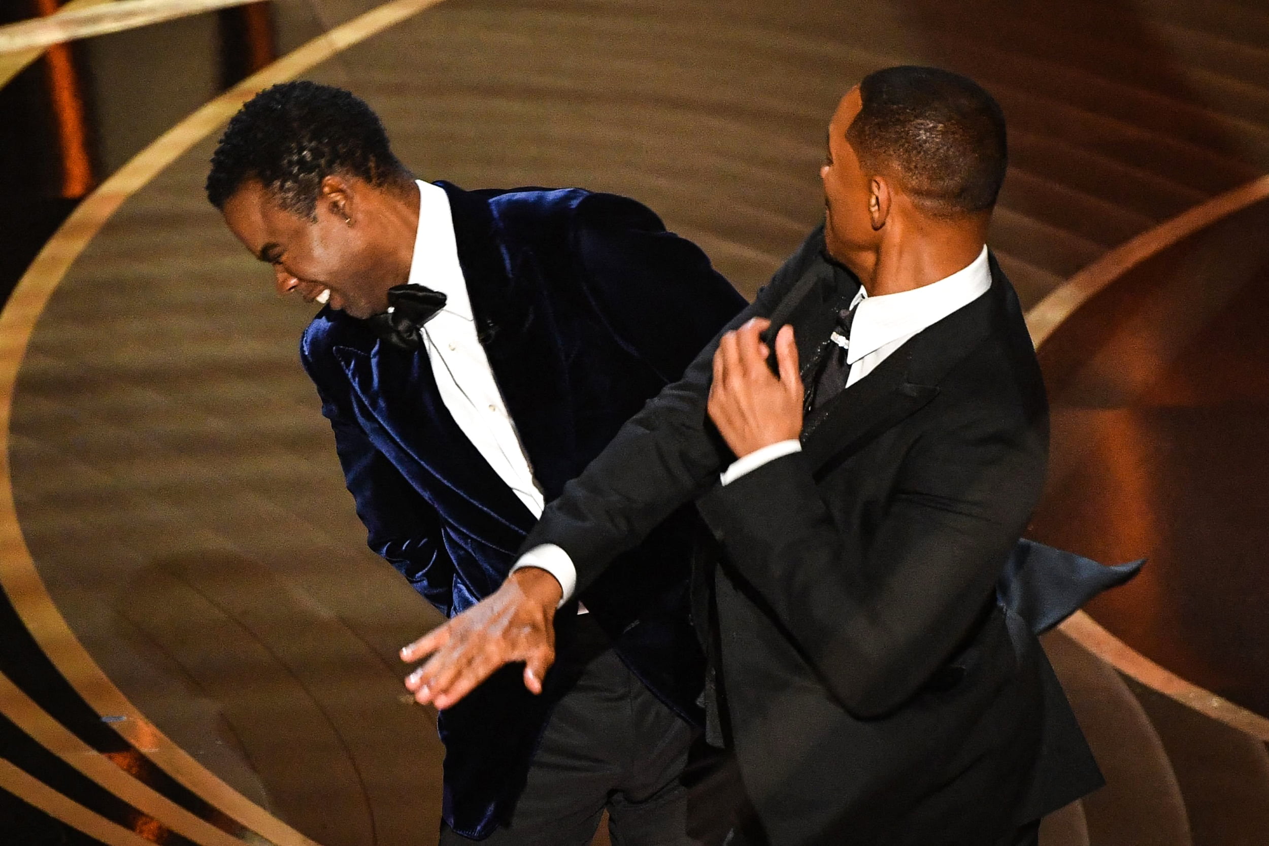 220327 oscars will smith chris rock ew 1244a 9dbed2