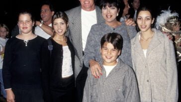 1383235250krisjennerfamilyzoom02