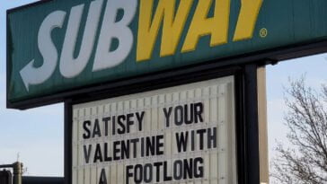 local subway sign v0 yerhmebe6cf81