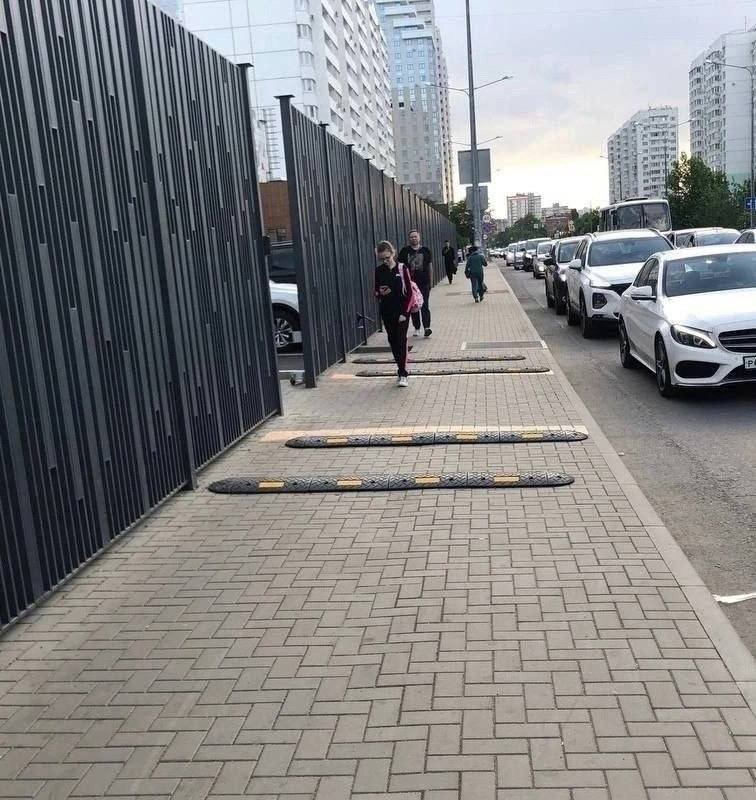 Speed Bumps on Sidewalks to Combat Reckless Electric Scooters 7 main qimg b4b8028e30bf3c93019743abafb47239
