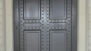 Knocking at front door of The National Archives Building 01