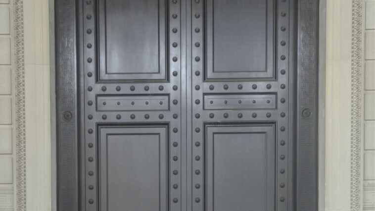 Knocking at front door of The National Archives Building 01