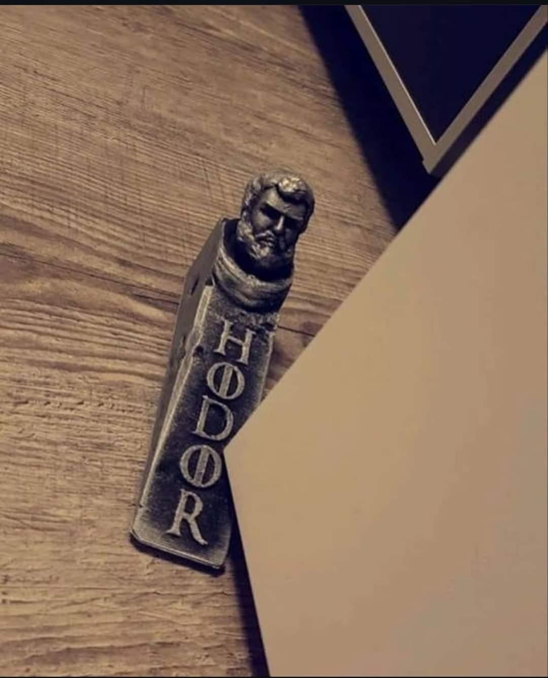 Hodor doing what Hodor does